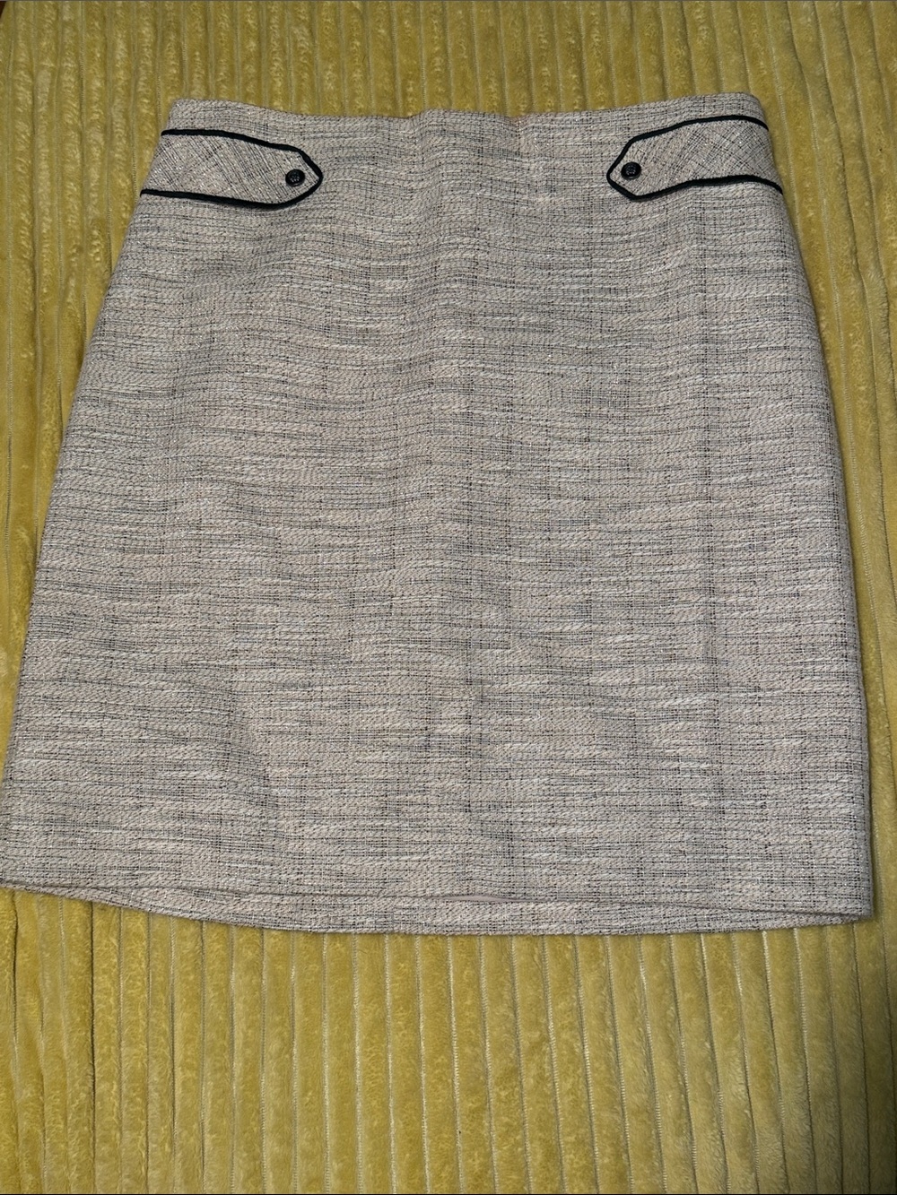White House Black Market Cream Tweed Mini Skirt with Black Trim